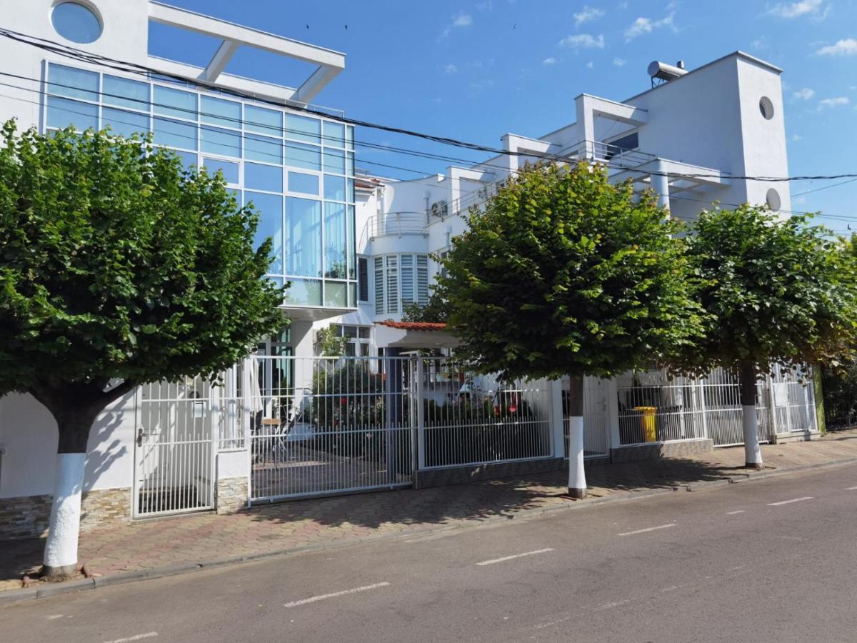 Hotel Fitness House With Garden à Constanţa Extérieur photo